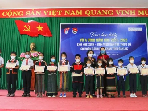 Trao tặng học bổng cho học sinh dân tộc thiểu số tại tỉnh Đắk Lắk